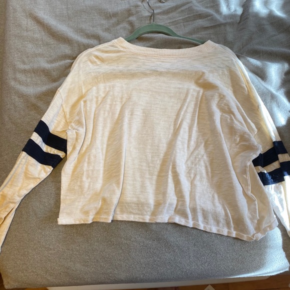 Hollister long sleeve - Picture 2 of 3
